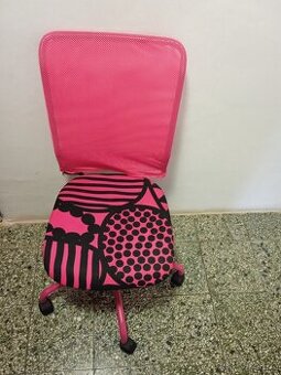 Růžová kancelářská židle