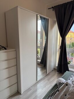 Šatní skříň JYSK