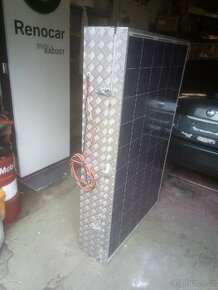 BOX ALU STŘEŠNÍ NA TERÉNNÍ VŮZ S SOLÁRNÍM PANELEM 220W
