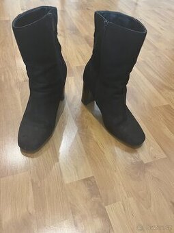 Černé semišové kozačky Lasocki – vel. 39