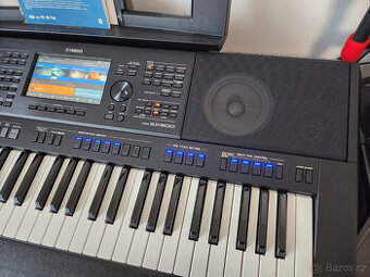 Yamaha PSR SX 900 - 61klávesový klávesový nástroj včetně not