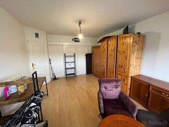 Nábytek - skříně, židle, stolek…