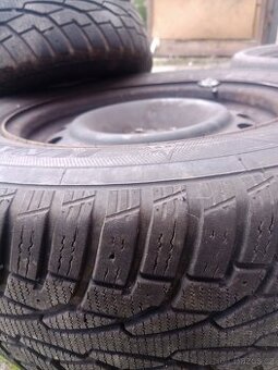 Zimní pneumatiky 215/65/15