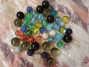 Retro skleněné a hliněné kuličky na cvrnkání