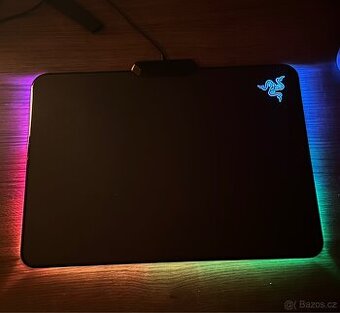 Razer Firefly bez obalu