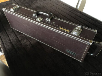 Sopránový saxofon Yamaha YSS 62R s kufrem a mnoha doplňky.