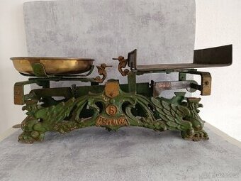 Starožitná figurální litinová váha Draci , rok 1936