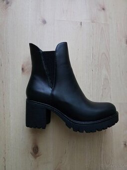 Nové dámské kozačky