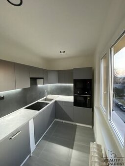 Moderně zrekonstruovaný byt 2+1, 56 m² s balkonem