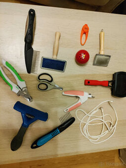 hřeben na psa nůžky na drápky kartáč na psa