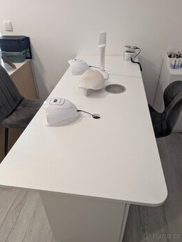 Vybavení salonu, manikersky, nehtarsky stůl - 1