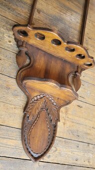 Krásný stojan na zbraně - materiál dřevo