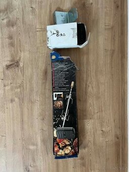 Grilovací jehla - bateriový rožnící motorek