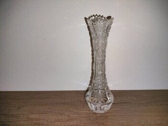 Broušená vázička 21 cm