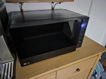 Mikrovlnná trouba - LG - 2 měsíce stará