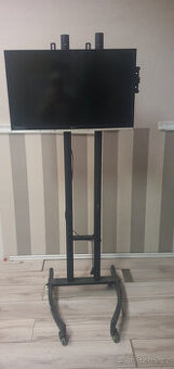 mobilní stojan na televizi na kolečkách prezentace