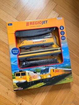Vlak Regiojet s kolejemi - 1
