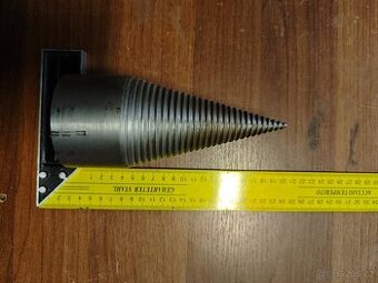 Kuželový vrták na štípání dřeva