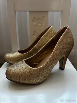 Zlaté boty na podpatku