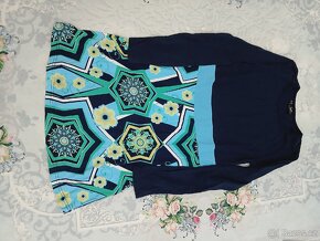 Hezké dívčí šaty