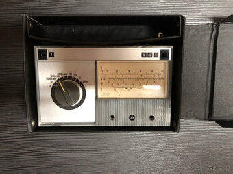 Analogový měřicí přístroj Metra PU140 – originální krabice