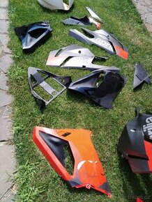 Apríla RSV kapoty, plasty