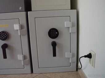 Nábytkový trezor Charvat safe NS2/II