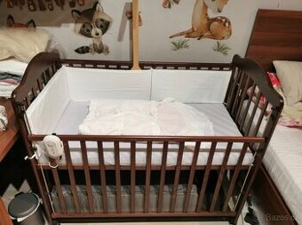 Postýlka Scarlett ALEK ořech, buk, kolečka + matrace Krummel