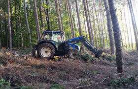Lesní UKT traktor New Holland