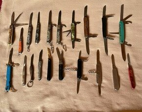 Menší sbírka nožů
