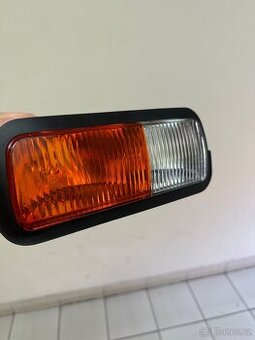 Směrové světlo, blinkr přední pravý Lada Niva svícením