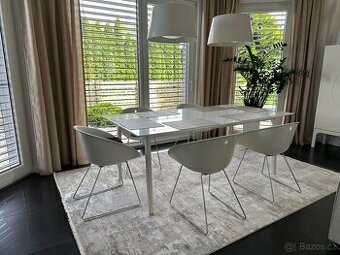 Jídelní stůl a 6 židli