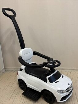 Auto odrážedlo s vodící tyčí