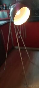Lampa trojnožka výška cca 125 cm