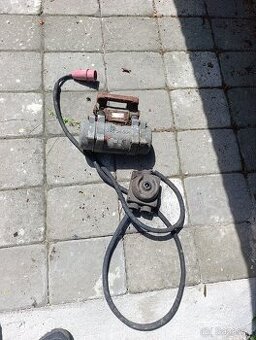 Vibrační motor