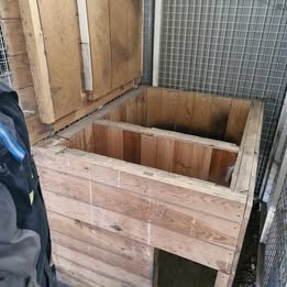 2 kompletně zateplené boudy s předsíní. 1ks 2000,- - 1
