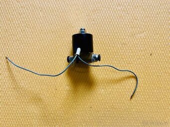 Elektromagnetický ventil (solenoid valve)