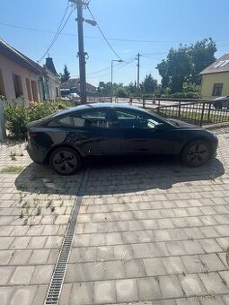Řidič BOLT - Tesla model 3
