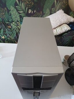PC Skříň ATX pro retro sestavy