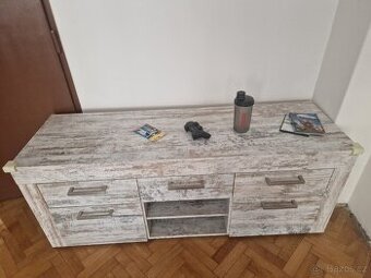 Komoda pod tv a konf stul