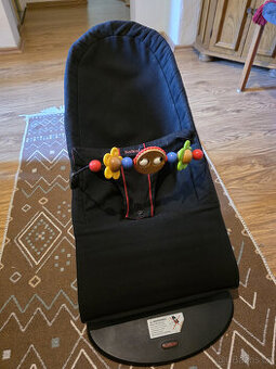 Babybjorn lehátko s hračkou