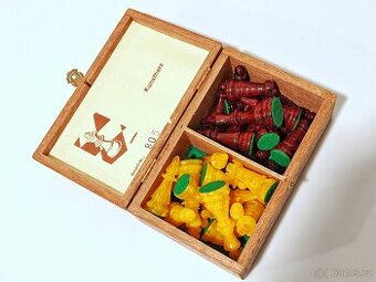 Staré plastové šachy