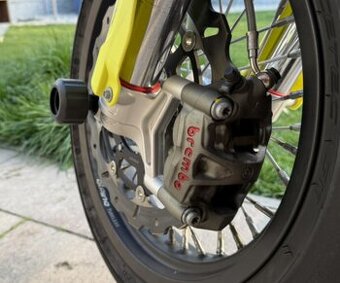 přední brzdový třmen levý brembo m50
