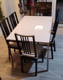 Jídelní stůl a židle (Ikea)