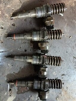 Vstřikovače VW 038130073 AC 4ks