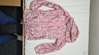 Daruji mamince v nouzi obleceni po dceri