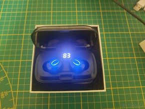 Nová bezdrátová svítící sluchátka s ukazatelem stavu baterie