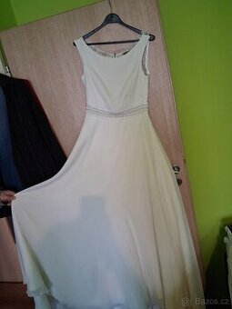 Svatební šaty