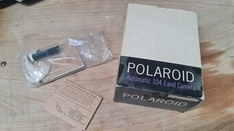 Polaroid 104 Land Camera – originální balení + filmy – nález