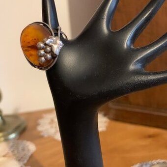 Prsten stříbrný s jantarem